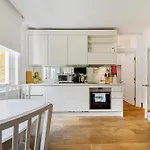 Modern One Bedroom In Fitzrovia, Central London