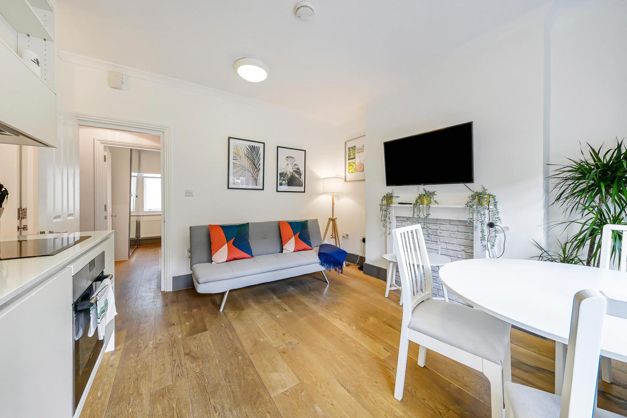 Modern One Bedroom In Fitzrovia, *